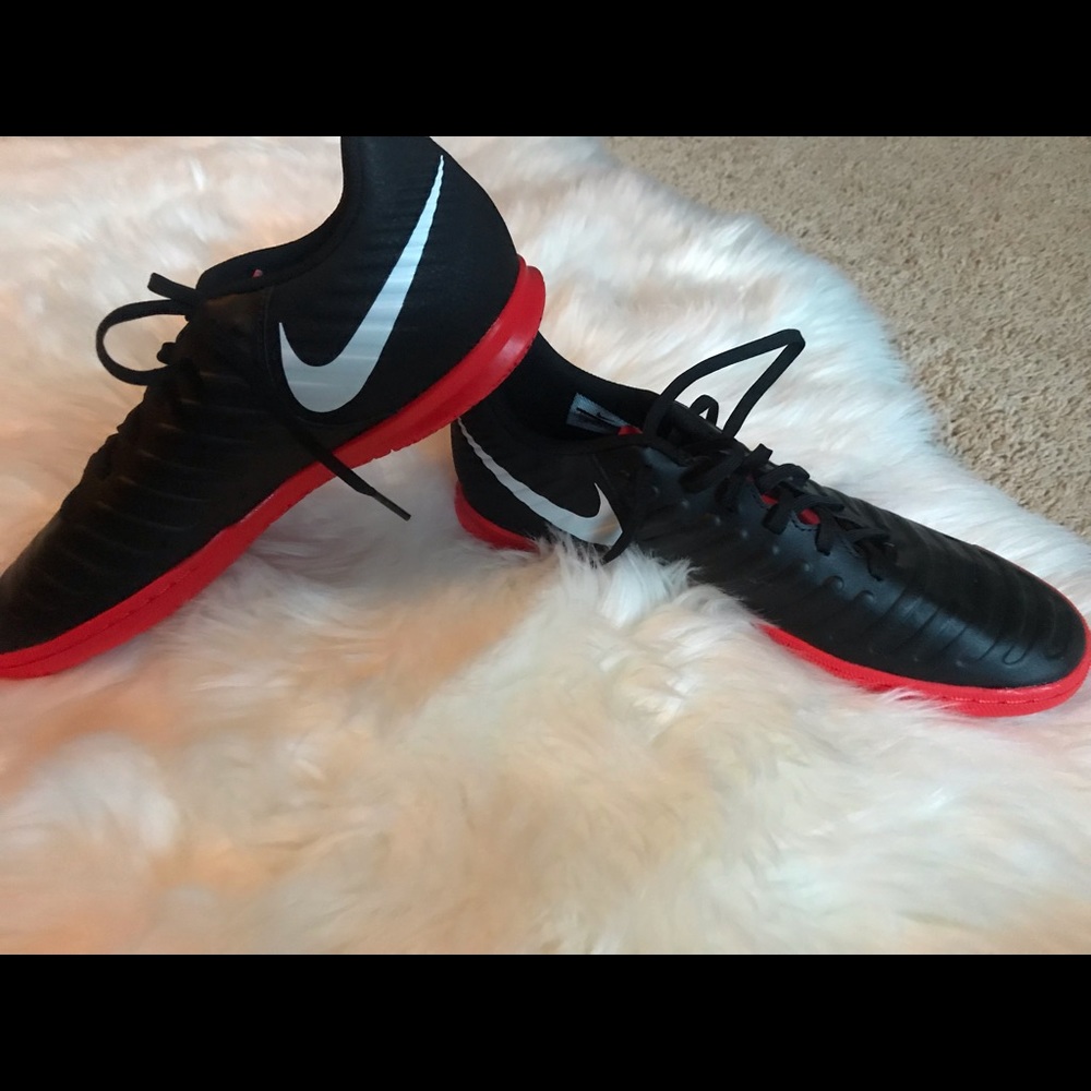 Nike Tiempo soccer shoes excellent condition